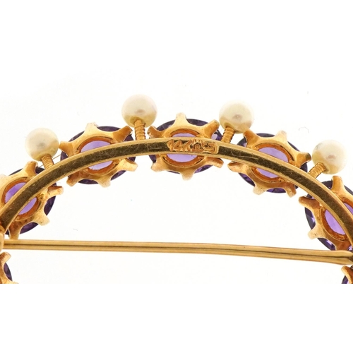 1153 - 14k gold amethyst and seed pearl oval brooch, 4.0cm wide, 8.1g