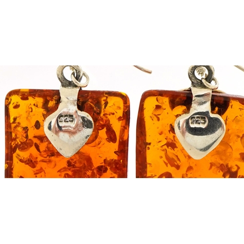 1525 - Two pairs of silver natural amber drop earrings, the largest 5.0cm high, total 13.1g