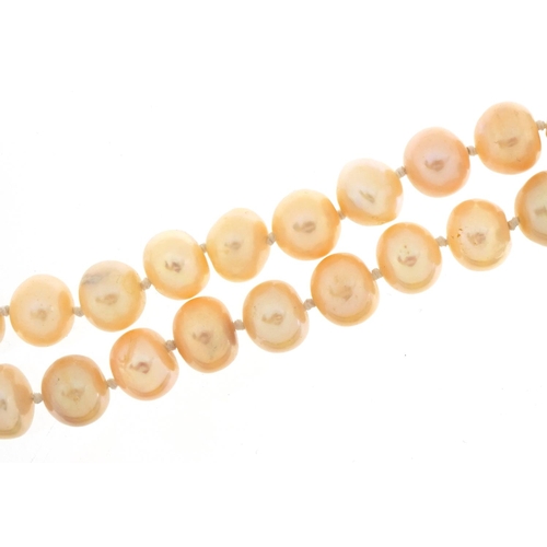 1528 - Freshwater pearl necklace with yellow metal magnetic clasp, 47cm in length, 79.5g