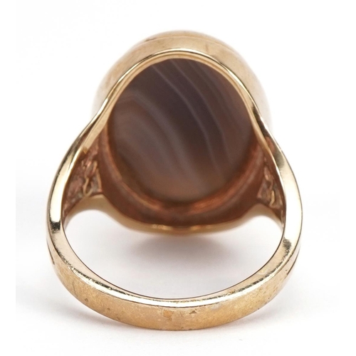 1089 - Jon & Valerie Hill, 9ct gold cabochon agate ring with pierced shoulders housed in a Jon & Valerie Hi... 