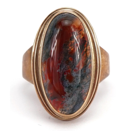 1100 - Jon & Valerie Hill 9ct gold cabochon agate ring housed in a Jon & Valerie Hill box, Birmingham 1991,... 