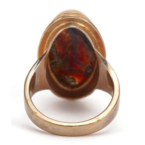 1100 - Jon & Valerie Hill 9ct gold cabochon agate ring housed in a Jon & Valerie Hill box, Birmingham 1991,... 