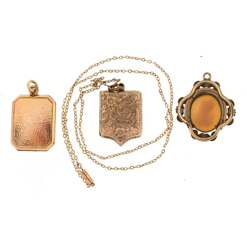 1518 - 9ct gold and yellow metal jewellery comprising 9ct gold necklace, two yellow metal lockets, one set ... 
