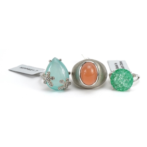 1588 - Three silver gem set rings including cabochon orange stone, sizes M and N, total 26.0g