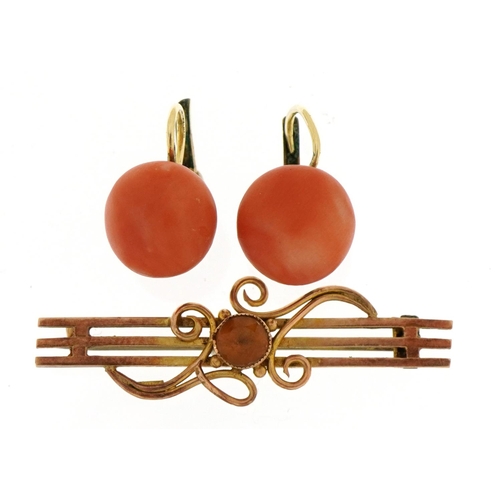 1527 - 9ct rose gold bar brooch set with an orange stone and a pair of yellow metal coral earrings, the bro... 