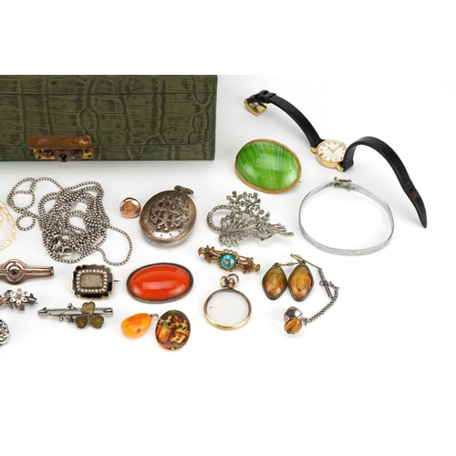 1623 - Antique and later jewellery and objects including a Georgian yellow metal, black enamel and seed pea... 