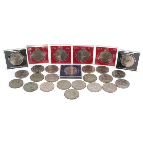 1940 - Collection of British commemorative crowns, some with cases including Elizabeth II Silver Jubilee an... 