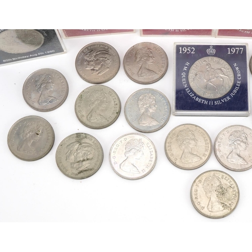 1940 - Collection of British commemorative crowns, some with cases including Elizabeth II Silver Jubilee an... 