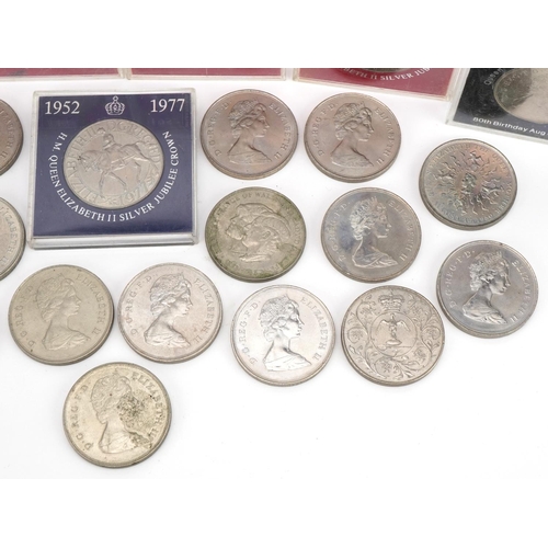 1940 - Collection of British commemorative crowns, some with cases including Elizabeth II Silver Jubilee an... 