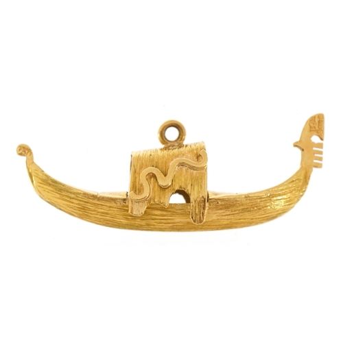 2079 - 18ct gold Venetian gondola pendant, 4.3cm wide, 6.0g