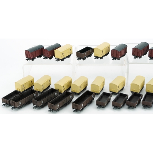 1414 - Thirty Peco N gauge model railway wagons