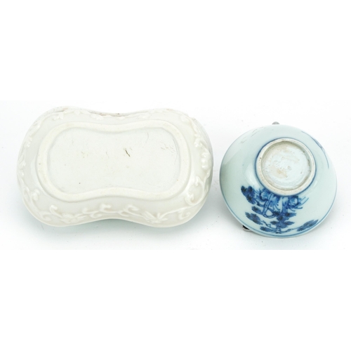20 - Chinese porcelain box and cover with twin divisional interior and a blue and white porcelain tea bow... 