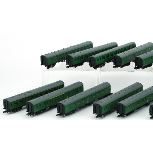 1417 - Thirteen Graham Farish N gauge model railway coaches