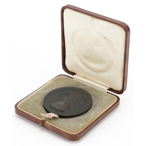 1927 - Joseph Fry, Bicentenary medal 1928 housed in a fitted case, 5cm in diameter