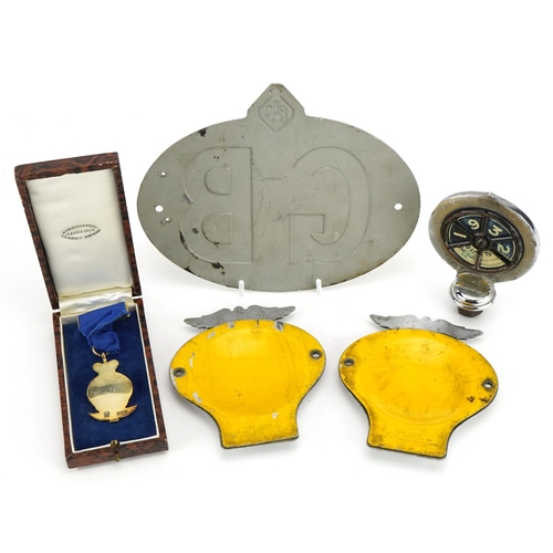 464 - Auto memorabilia comprising a silver gilt The Royal Automobile Club jewel with ribbon and box, two A... 