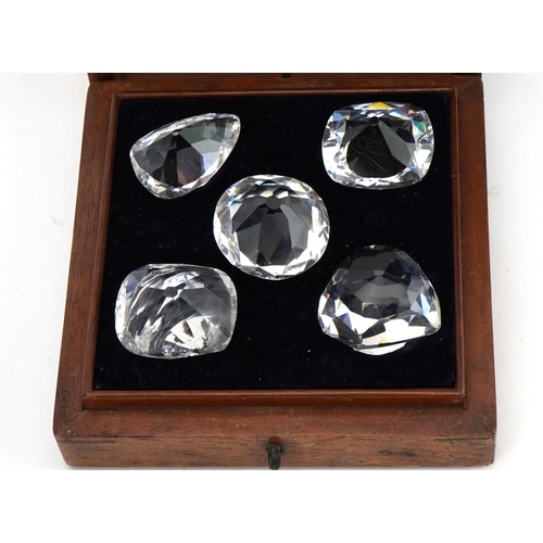 419 - Mahogany cased set of five replica diamonds including Koh I Noor and Pitt, 6cm H x 12.5cm W x 12.5cm... 