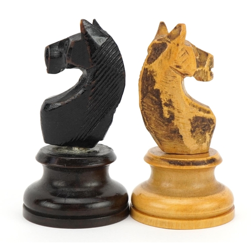 1401 - Boxwood and ebonised Staunton pattern chess set with wooden case, the largest pieces each 8.5cm high