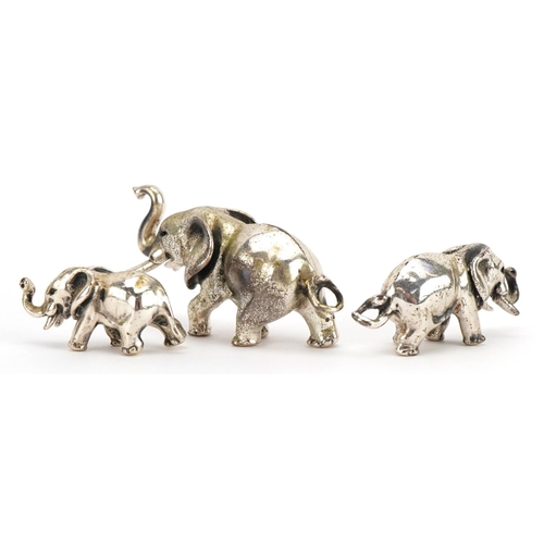 1859 - Graduated set of three miniature silver elephants, the largest 4cm in length, total 30.4g