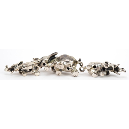 1859 - Graduated set of three miniature silver elephants, the largest 4cm in length, total 30.4g