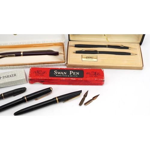 77 - Vintage and later fountain pens and ballpoint pens, some with boxes including Conway Stewart Dinky 5... 