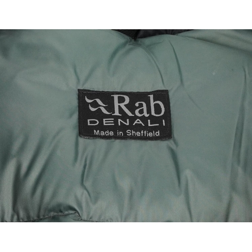 1713 - Rab Denali Extreme gentlemen's puffa jacket, size L, 75cm in length