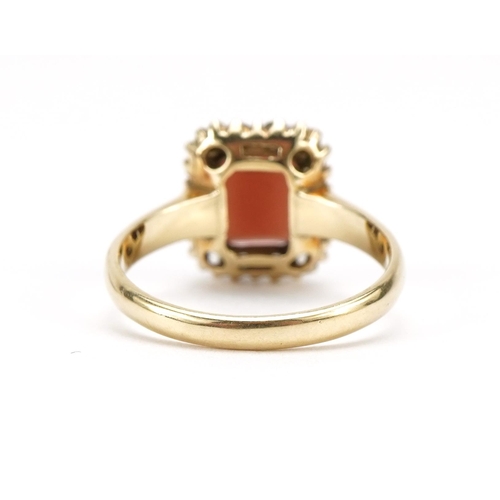 2577 - 14k gold red and clear stone cluster ring, size M, 3.2g