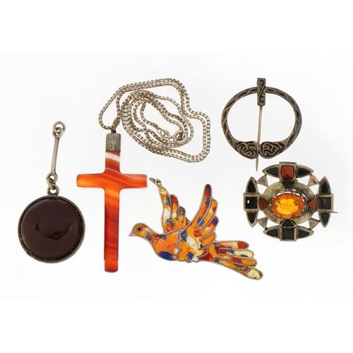 2575 - Silver and white metal jewellery including agate cross pendant on box link necklace, enamel bird pen... 