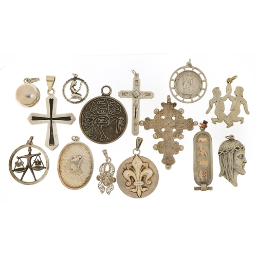 2586 - Silver and white metal pendants including Rococo style cross, Nefertiti and fleur de lis Joan of Arc... 