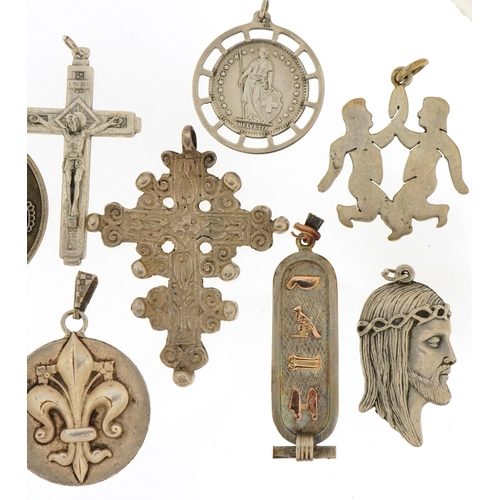 2586 - Silver and white metal pendants including Rococo style cross, Nefertiti and fleur de lis Joan of Arc... 