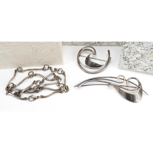 2623 - Jon & Valerie Hill, silver jewellery comprising multi link necklace and two brooches, the largest 10... 