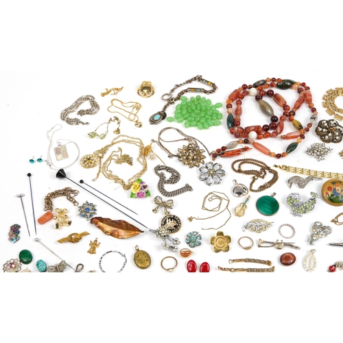 2635 - Vintage and later costume jewellery including brooches, necklaces, bracelets and earrings