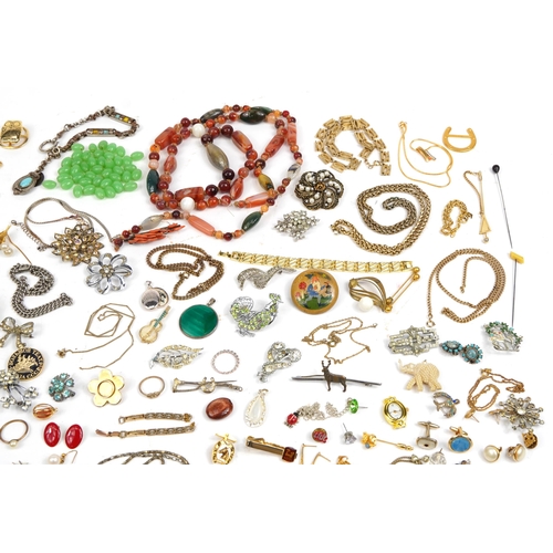 2635 - Vintage and later costume jewellery including brooches, necklaces, bracelets and earrings