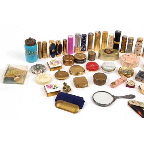 1475 - Collection of vintage vanity objects including lipstick cases and compacts