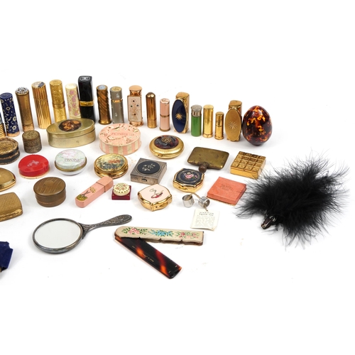 1475 - Collection of vintage vanity objects including lipstick cases and compacts