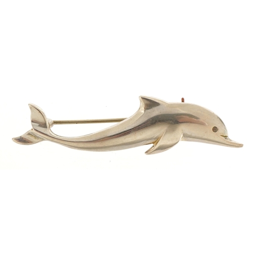 2620 - Silver dolphin bar brooch, 4.5cm in length, 3.6g