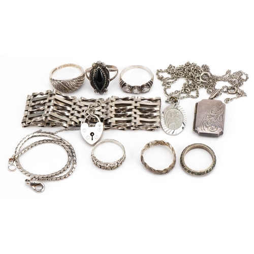 2607 - Silver and white metal jewellery including rings, gate link bracelet and rectangular locket with eng... 