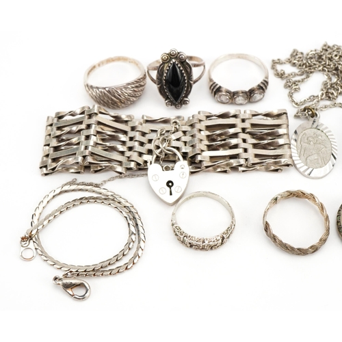 2607 - Silver and white metal jewellery including rings, gate link bracelet and rectangular locket with eng... 