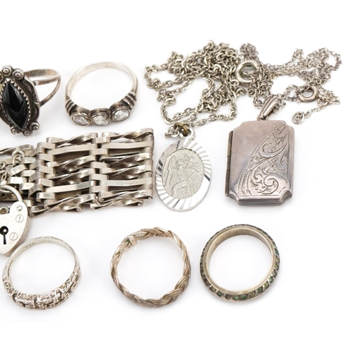 2607 - Silver and white metal jewellery including rings, gate link bracelet and rectangular locket with eng... 