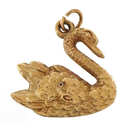 2579 - Unmarked gold swan charm, 1.6cm wide, 0.8g