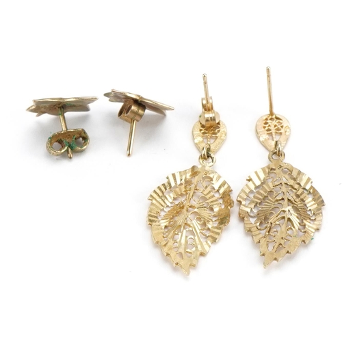 2569 - Two pairs of 9ct gold leaf design earrings including a pair of maple leaf studs, the largest 3.5cm h... 