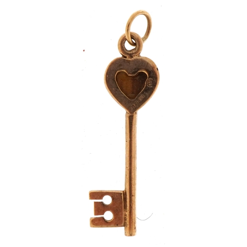 2297 - 9ct gold love heart key charm set with a tiger's eye, 3.1cm high, 2.0g