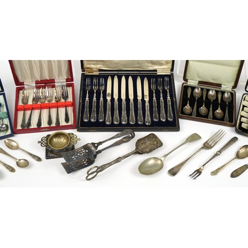 1125 - Silver and silver plated items including a set of six silver handled knives