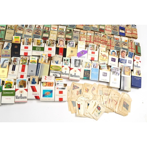 595 - Extensive collection of cigarette and tea cards, some arranged in albums including Brooke Bond Tea, ... 