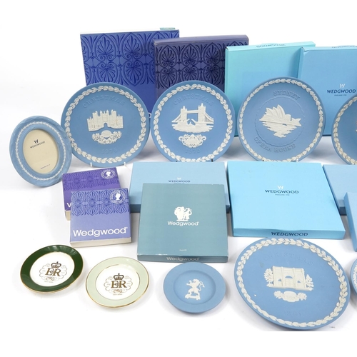 1282 - Collection of Wedgwood Jasperware plates with boxes, the largest 20.5cm in diameter