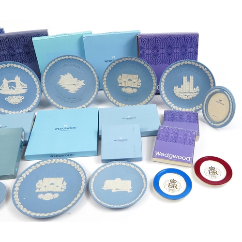 1282 - Collection of Wedgwood Jasperware plates with boxes, the largest 20.5cm in diameter