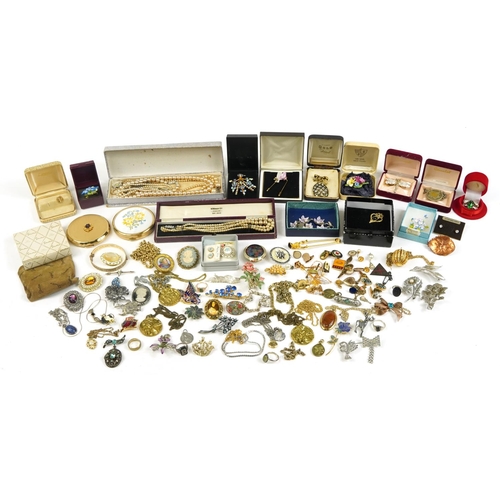 2645 - Vintage and later costume jewellery and compacts including simulated pearl necklaces, brooches, earr... 