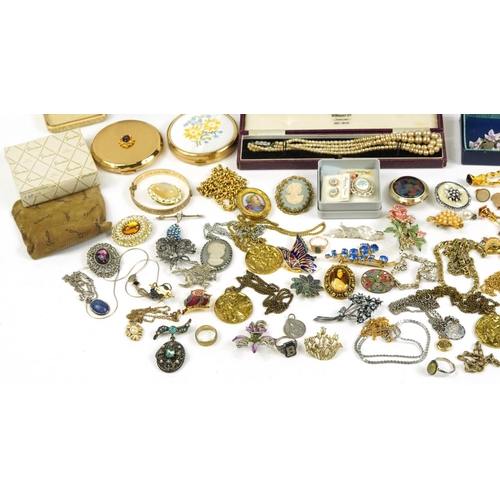 2645 - Vintage and later costume jewellery and compacts including simulated pearl necklaces, brooches, earr... 