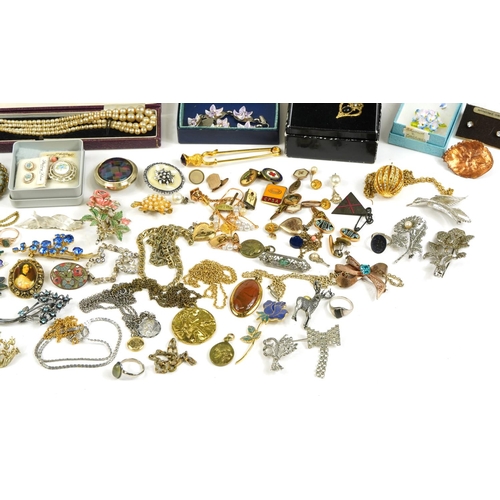 2645 - Vintage and later costume jewellery and compacts including simulated pearl necklaces, brooches, earr... 