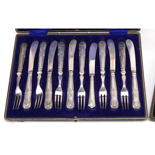 2721 - Cased set of silver handled cake forks and butter knives and a set of similar silver handled butter ... 