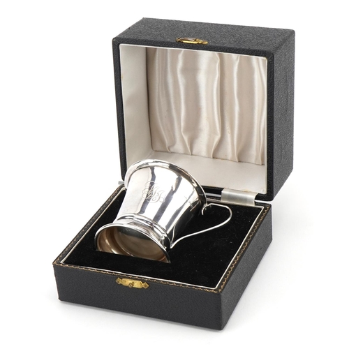 2690 - W I Broadway & Co, Elizabeth II silver christening tankard with gilt interior housed in a fitted box... 